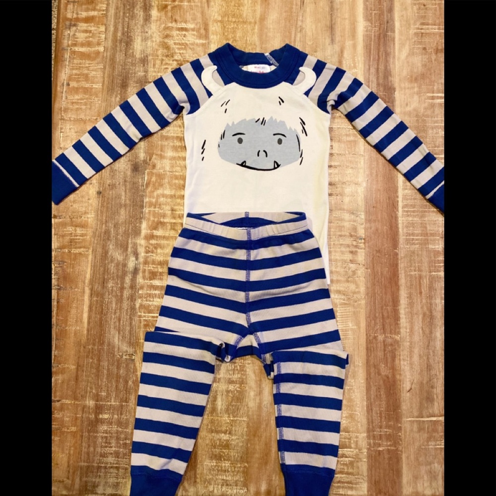 Big foot pajama set